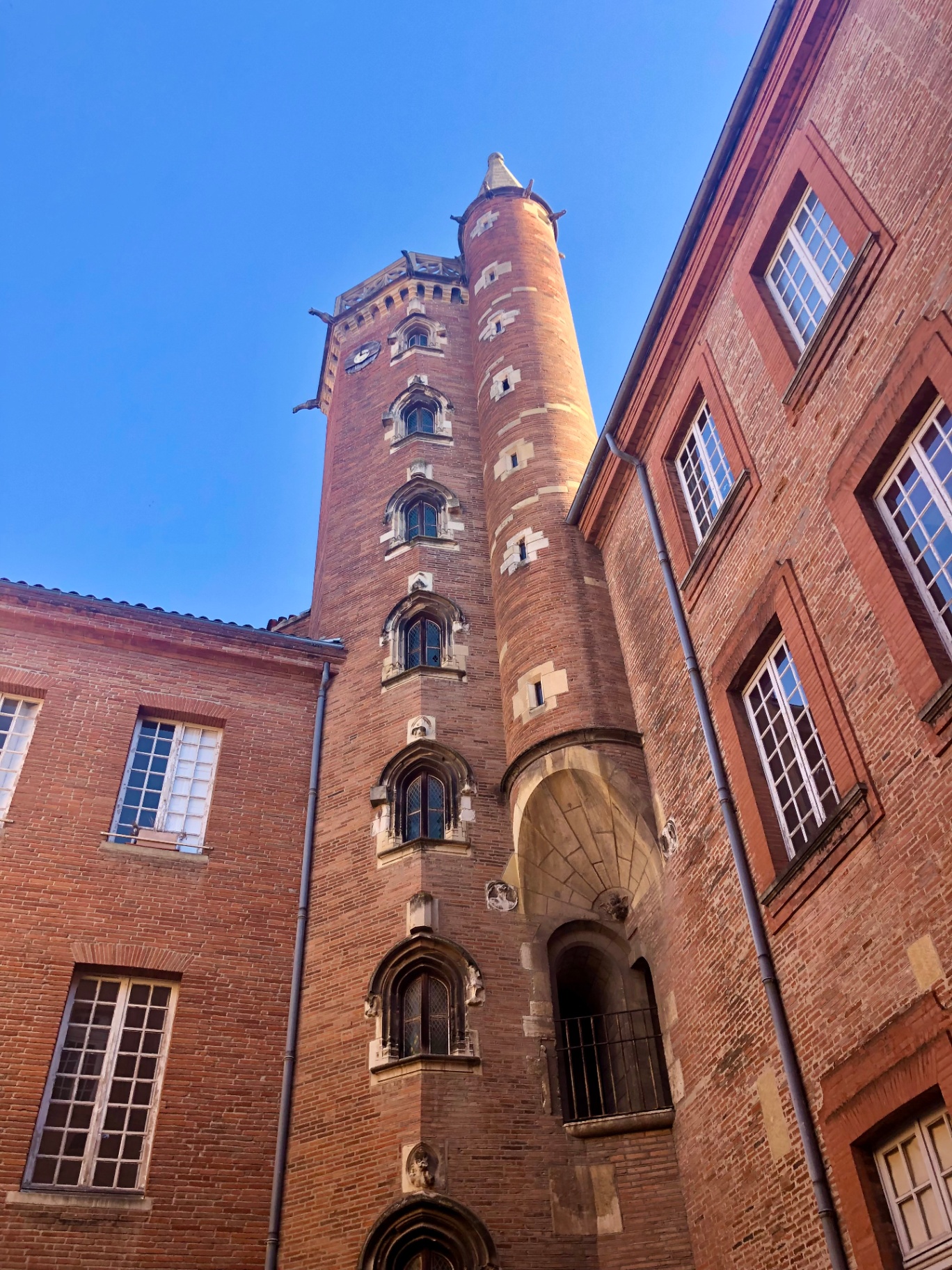 Hôtel particulier toulousain, façade en brique rose